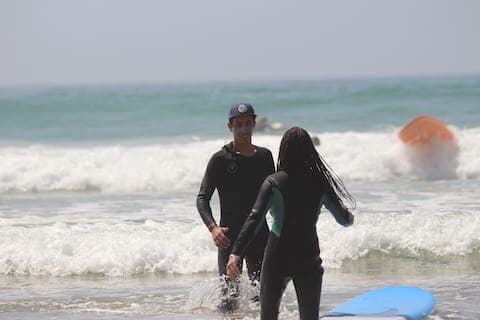 Learn surfing with a local instructor image 3